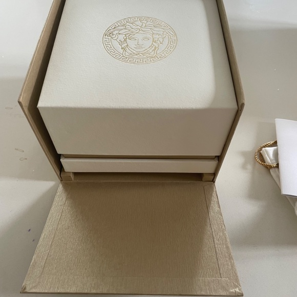 Versace m’en Watch - Picture 2 of 6